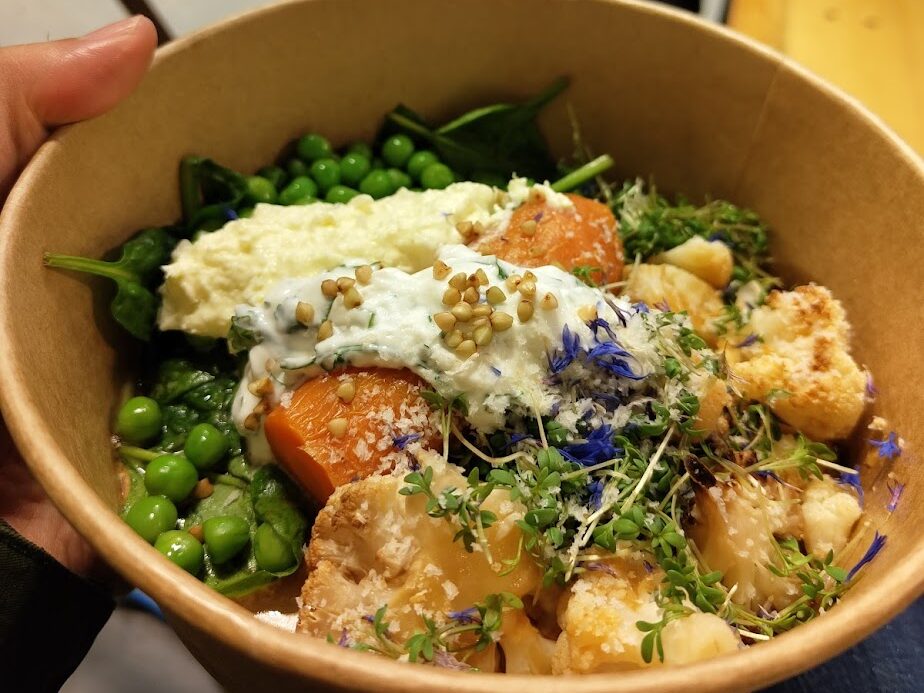 会場で提供されたヘルシーなビーガンフードメニュー