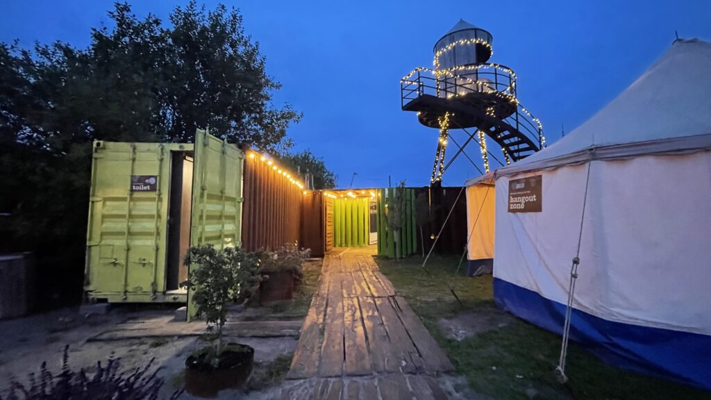 工業用コンテナを活用したジェンダーレストイレ